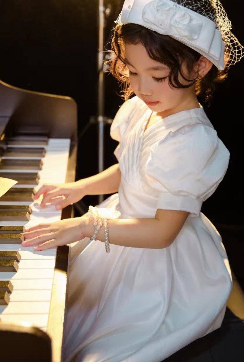 yj21355589's tweet photo. Charming piano touch adds a unique vibe to Hui's daily life https://t.co/w7wSJ8OnXd