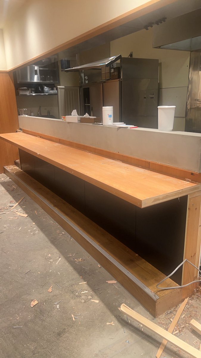 GoToJP2's tweet photo. 10月8日、長岡にレバニラ食堂「レバ天」をオープンします。

長岡屠畜場から直仕入れ。
屠畜から24時間以内の新鮮なレバーを、厚切りで。

オープンまであと12日。

まだまだ店づくりの真っ最中。
完成までの様子も、ここで全部載せていきます。

長岡で「レバー食べるならレバ天」と言ってもらえる店を目指します。

ぜひフォローして、オープンまで見届けてください！

今まで沢山お店の立ち上げやってきたけど、、
解体ってはじめてやりました😟

今、握力3歳児くらいしかない笑

これはね、業者さんにやってもらうべきだわ笑

尊敬🥺