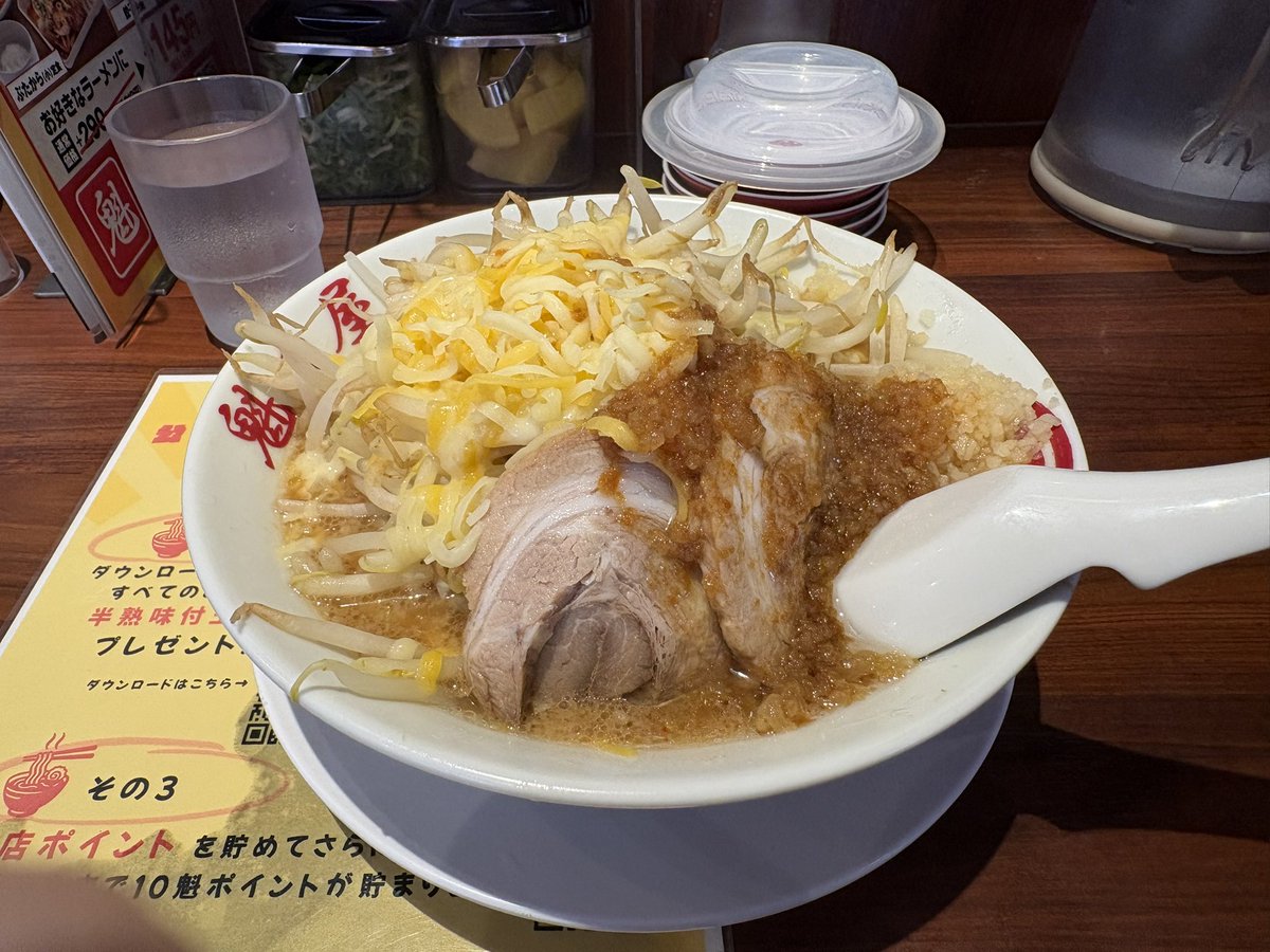 aya__730's tweet photo. 昨日の夜中、お腹痛い痛いって泣いてたのに今日の昼は二郎系ラーメン🍜
まじで太ってる🐷やばい…🤦‍♀️🤦‍♀️ https://t.co/PmHIA6MW8C