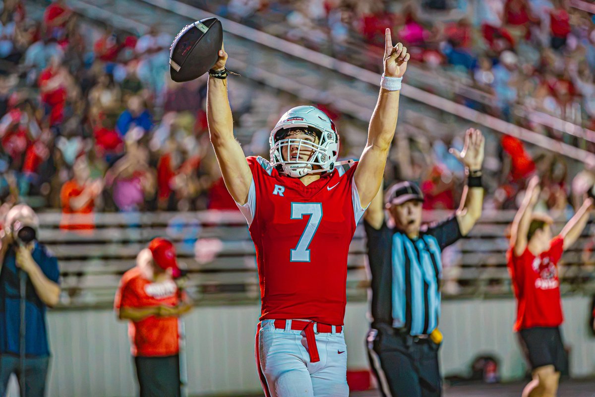 BelinsonMatt's tweet photo. RECAP: "I stayed with the Lord and I trusted in him this week and he gave it all to us."

Thanks to a career night from Sam Hartwell over Catholic-BR, the Bearcats are back on track and playing with an unshakeable faith in each other.
https://t.co/E9g8mUydN4 https://t.co/47xxp4f4Tn