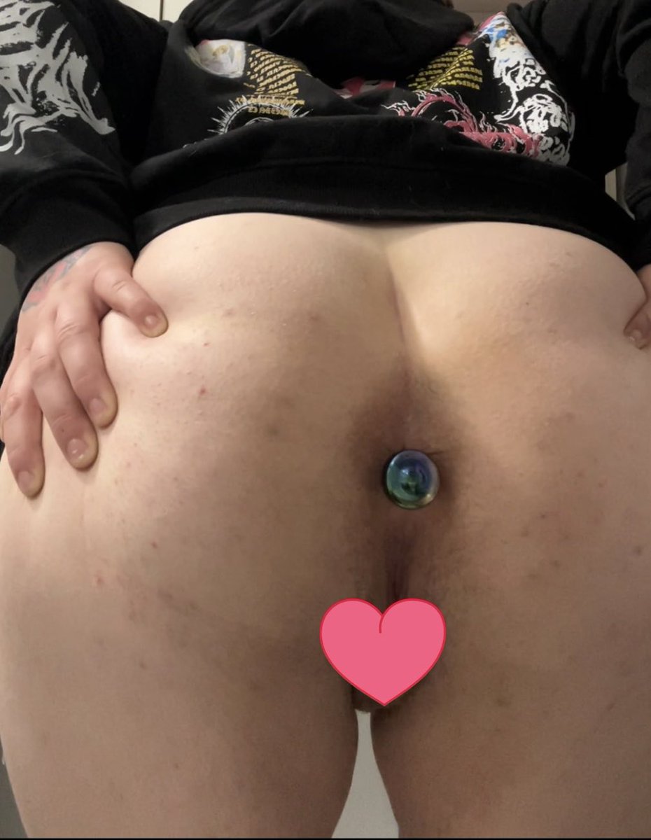 impeeingg's tweet photo. drunk and the thought of people seeing this is turning me on so here yall go, what do you think 
#pee #anal #plug #butt #buttplug https://t.co/nXlhCWGwkJ