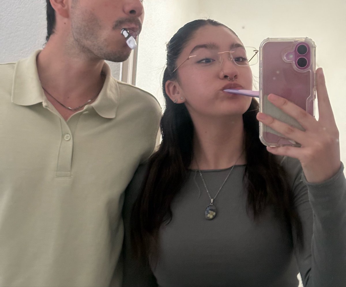 miaacoh's tweet photo. Yo le pido a Dios que me permita lavarme los dientes contigo por el resto de mi vida https://t.co/iZ8lTAC35p