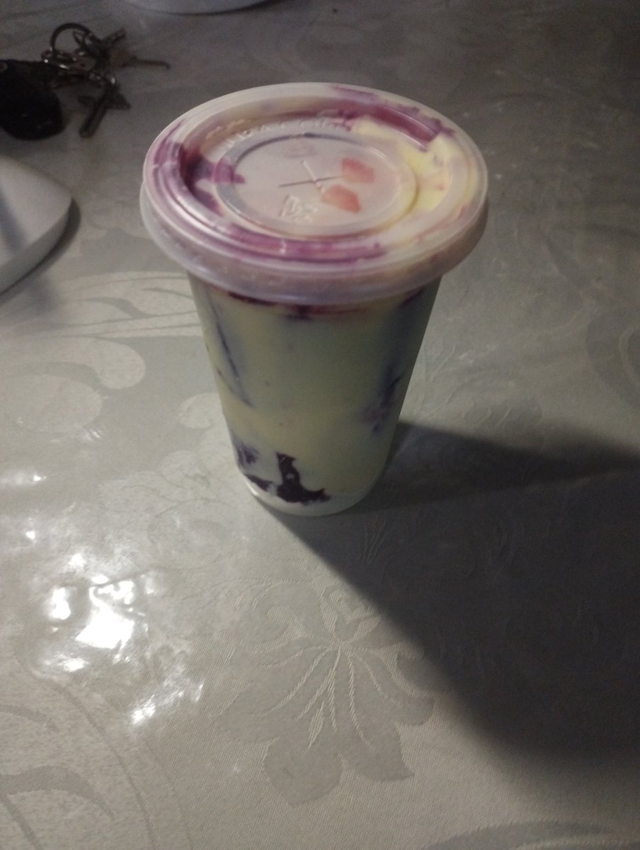 Faelfalso's tweet photo. Amo meu melhor amigo hétero que não tem vergonha nem preconceito de mim, e ainda me dá dinheiro pra comprar açaí https://t.co/sffEr3QQp7