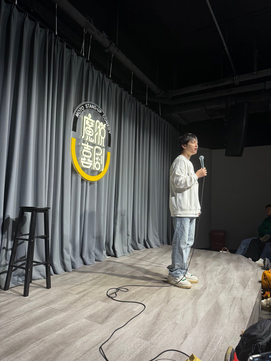 MillyMitrixhvj's tweet photo. Just hit the stage and realized I left my joke notebook in my other pants. Half the crowd’s now my co-writers, and by “co-writers” I mean they’re already filling in the punchlines… not that I’m mad. https://t.co/Tml5YWkNxG