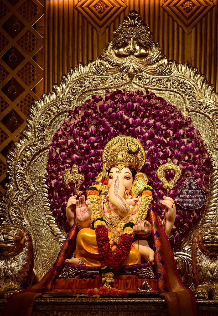 AjaatShatrruu's tweet photo. गणेशोत्सवात श्रींच्या देखण्या रुपाला आपल्या कॅमेरात कैद करुन एक वेगळेच समाधान मिळते. अनेक क्लिक्स मधून काही मोजके फोटो वेगळे करणे हे खरं तर अवघड. यंदा पुण्यनगरीच्या गणेशोत्सवातील काही फोटो👇🏽

🔸मानाचा पहिला - ग्रामदैवत श्री कसबा गणपती

१/९ https://t.co/qIDXY92CLu