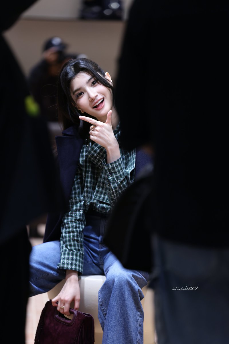 27777777y's tweet photo. ถูกค้นพบแล้วนะ😆
p3,4: Working ,soooo cool
MABLE AT MAJE STORE OPENING
#MajeParisXMable
#mable_siriwalee
#MajeTH
#MajeParis https://t.co/fT1Yng0FC1