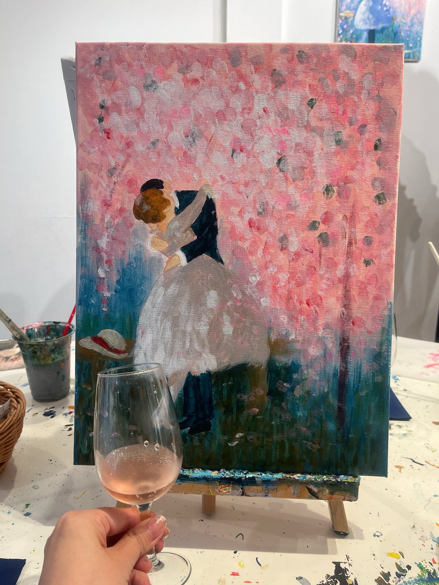 ne5chimaru's tweet photo. ワイン片手に絵を描いてきた🍷 https://t.co/ZYnI0HtoAe