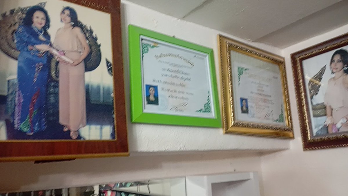 fahlfi9's tweet photo. ตื่นขึ้นมามีนักเรียนคีย์บอร์ดมาสอบถามรับนวดยังไงบ้างครับพอเราส่งรูปไปถามว่าเราเป็นสาวสองหรือเปล่าเป็นกระเทยหรือเปล่าโพสต์ไม่รู้กี่ครั้งแล้วนะคะว่าดิฉันเป็นผู้หญิงแท้ 100% ค่ะ   คนเขาทำมาหากินถ้าคุณไม่ชอบคุณไม่ต้องแอดมานะคะดิฉันเป็นผู้หญิงร้อยเปอร์เซ็นต์ค่ะอ่านใบประกาศนะคะขอบคุณ https://t.co/og0Lz6fdVo