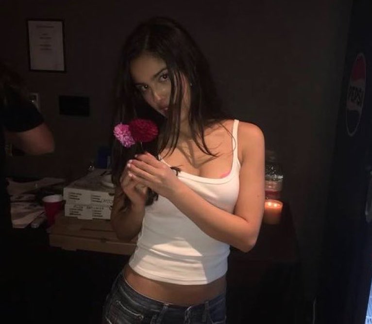 RodrigoTimes's tweet photo. Olivia Rodrigo backstage at The Unraveled Tour. https://t.co/yvX0CipNUt
