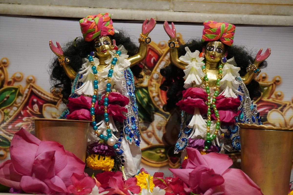 Iskcon_vvn's tweet photo. —❀꧁𝐻𝑎𝑟𝑒 𝐾𝑟𝑖𝑠ℎ𝑛𝑎꧂❀—
🌿🛕Shringar Darshan🛕🌿
—❀꧁26-09-2026꧂❀—
🌹 Sri Sri Radha Giridhariji🌹 
🌷ISKCON VVN Anand🌷
—❀꧁𝐻𝑎𝑟𝑒 𝐾𝑟𝑖𝑠ℎ𝑛𝑎꧂❀— https://t.co/hEL1Rfxn5a