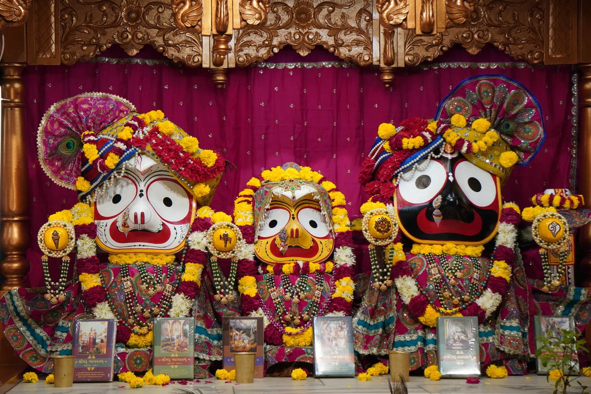 Iskcon_vvn's tweet photo. —❀꧁𝐻𝑎𝑟𝑒 𝐾𝑟𝑖𝑠ℎ𝑛𝑎꧂❀—
🌿🛕Shringar Darshan🛕🌿
—❀꧁26-09-2026꧂❀—
🌹 Sri Sri Radha Giridhariji🌹 
🌷ISKCON VVN Anand🌷
—❀꧁𝐻𝑎𝑟𝑒 𝐾𝑟𝑖𝑠ℎ𝑛𝑎꧂❀— https://t.co/hEL1Rfxn5a