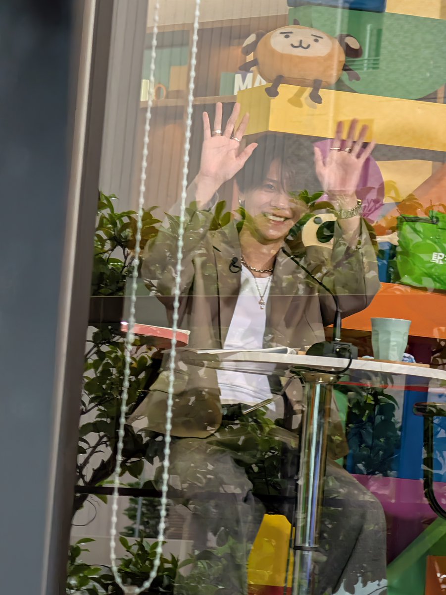 mini_melody__'s tweet photo. ずっと可愛かった😭💙
チラチラMINIを見る目が優しくて🥹💙
休憩中？リップを塗り直すのがまた可愛い、、、仕事でバスケは見れないけど京ちゃんのおかけで頑張れます💙 https://t.co/LA5Lib82uY