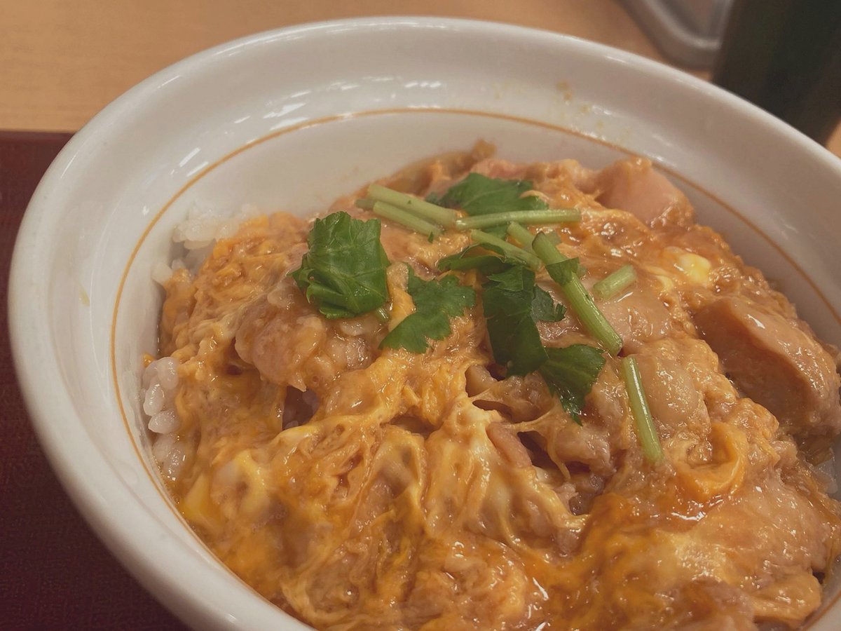 PresleyYarye's tweet photo. ひとりの時間にふわっと包まれて、ゆっくり味わう幸せっていいね☺️食後の余韻がまだふわふわしてる。 https://t.co/s4gkrmIn5Q