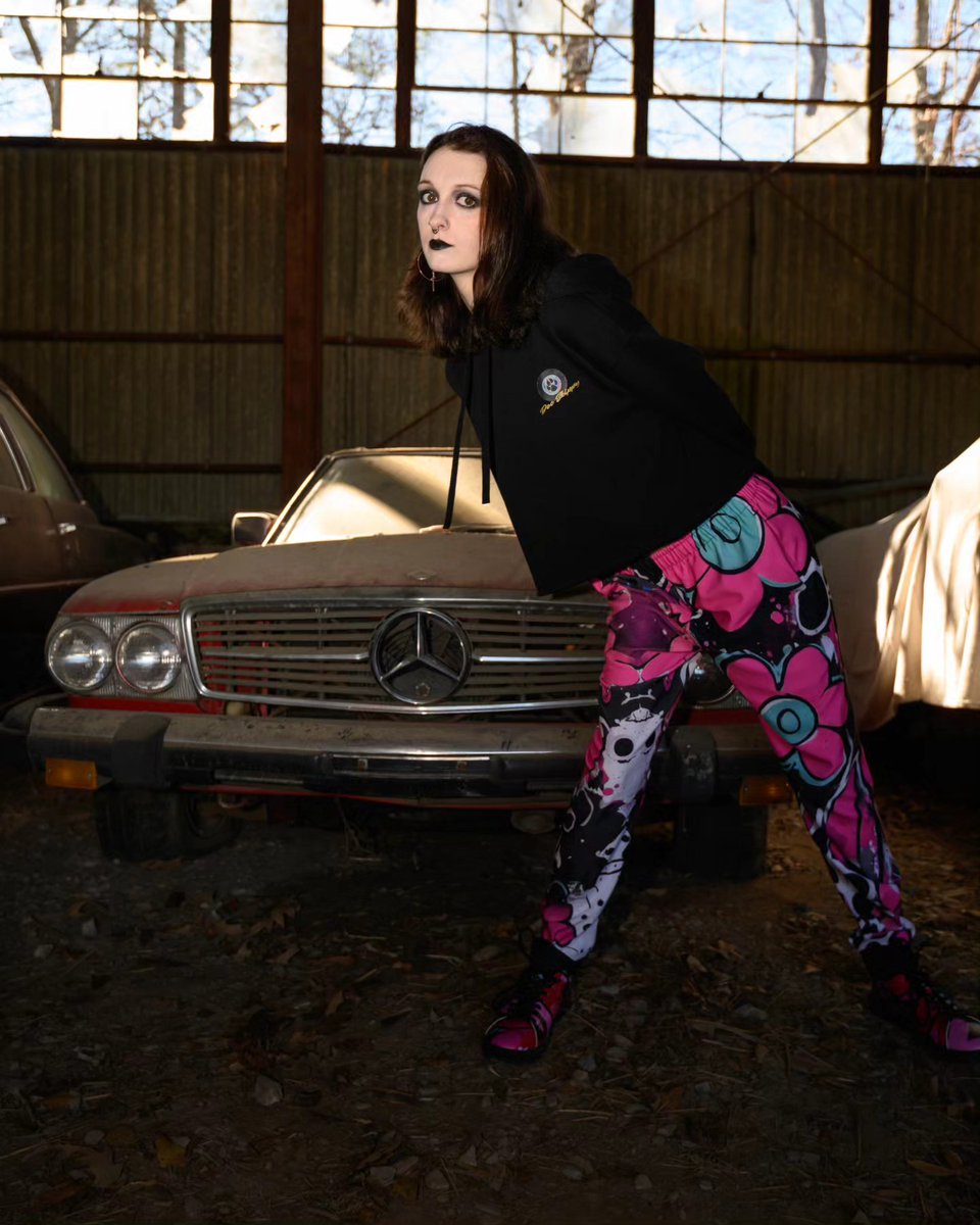 ChristaNovikoff's tweet photo. Incredible shoot with an amazing team for Doc Skippy! Clothing Design: Doc Skippy1. Photographer: HD Andrews Photography. Creative Directors: Snarkeez and Anastasia Sagal. Assistant: Jaywats. Location: Double Shoals Mill and Fabbit Customs. https://t.co/MXXQrxjKAD
