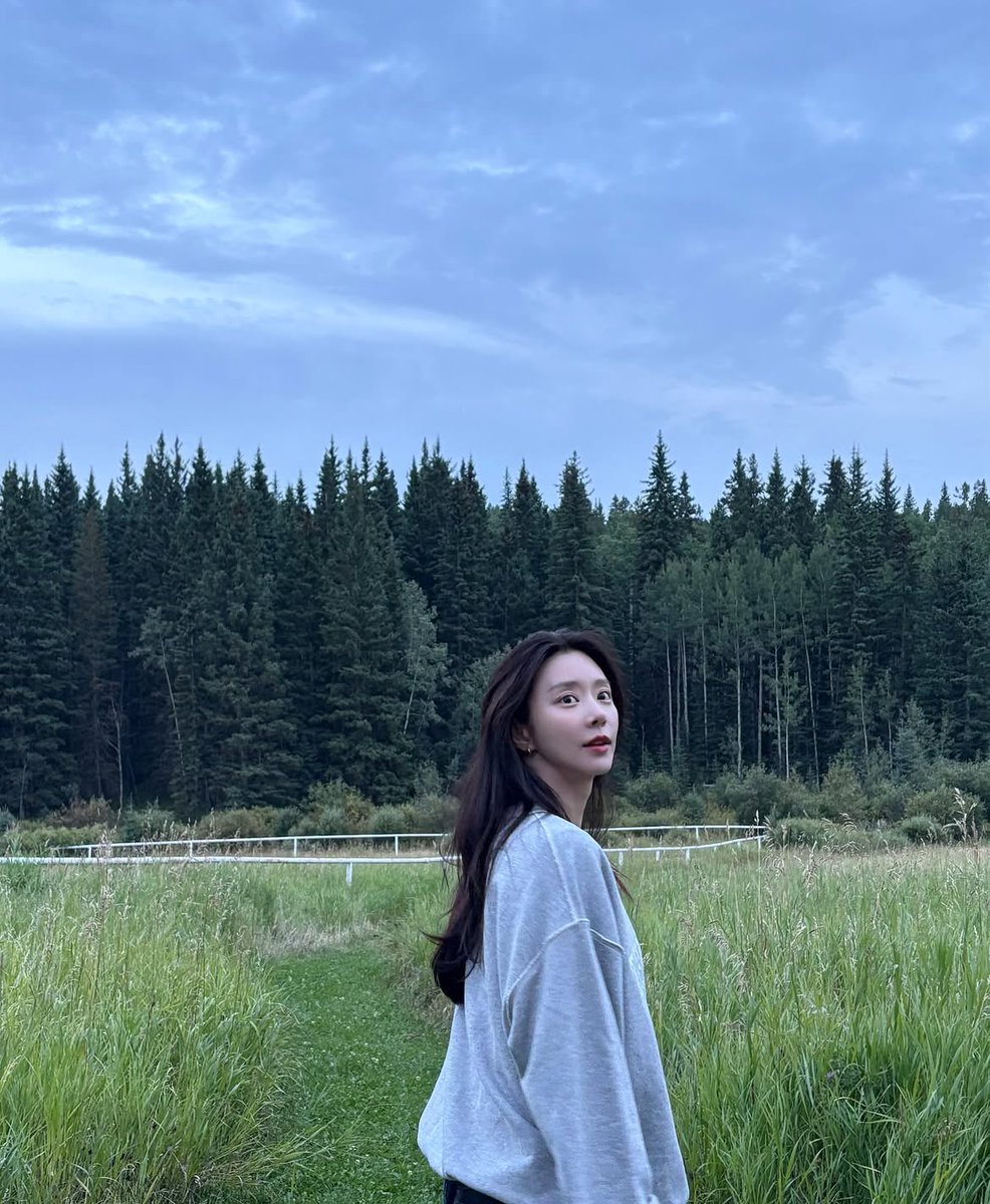hellobeeni's tweet photo. #⃟beeni 

hellobeeni's instagram post 250926
Caption 1st photo :
“ 모두 즐겁고 행복한 추석 되어요오🫶🏻💕 ”

#⃟이주빈 #⃟LeeJoobeen https://t.co/dm4D4DbHvF