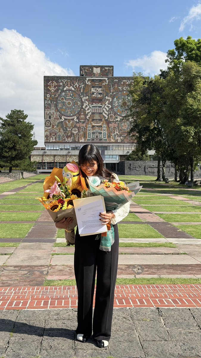 mm_abigail7's tweet photo. Viva yo que me titule y viva mi novio que me regala ramos de minions 🥰❤️❤️❤️ https://t.co/O7ktnSPWm3