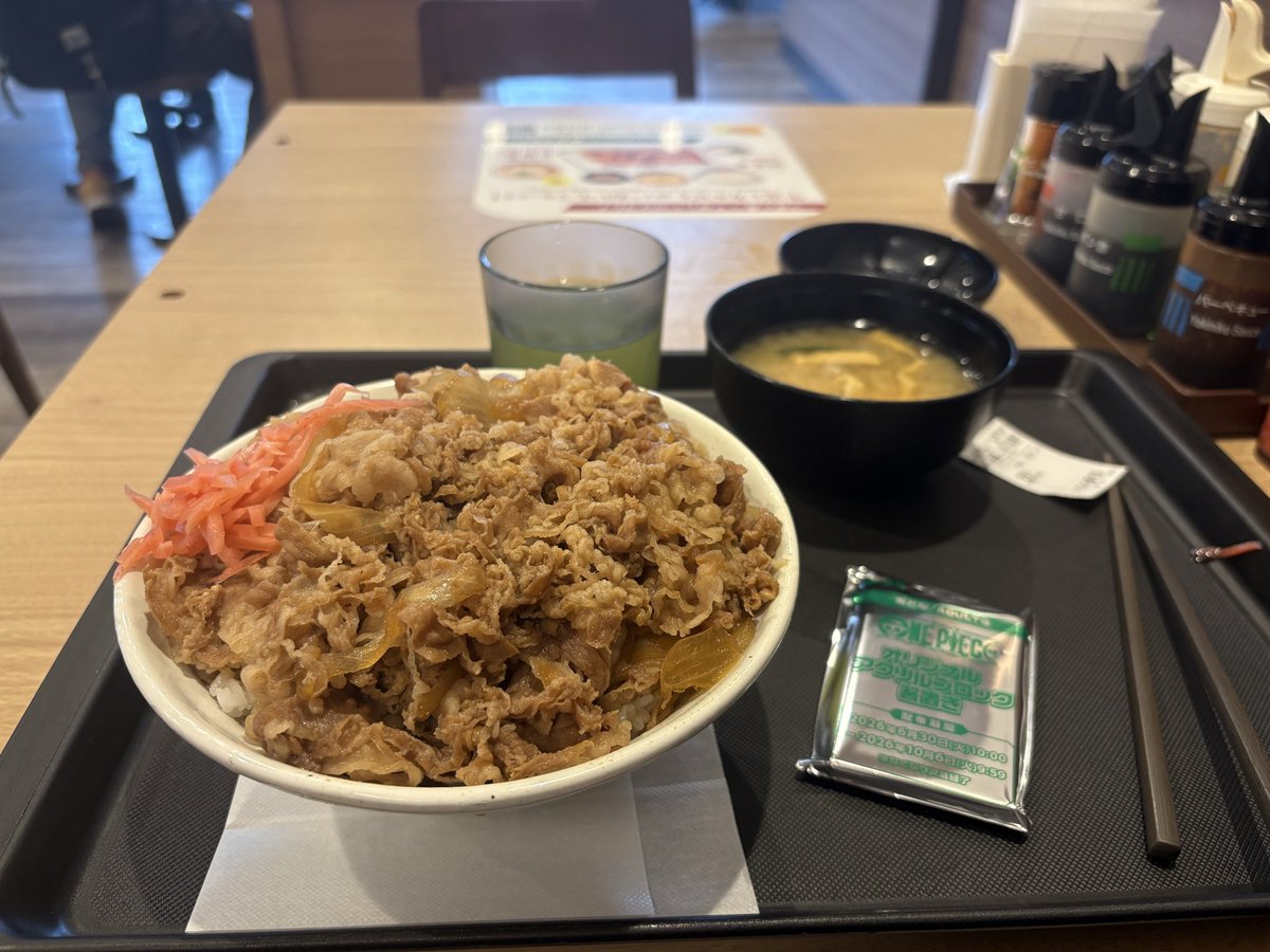 tmhy2013's tweet photo. 朝から推し活🥹💓
ランチお店で松屋ワンピースコラボ巨人盛りセットお肉・玉葱
並盛りの3倍ライス特盛だぁ😋
さすがにお腹🈵昼から仕事頑張ります😅

#松屋
#巨人盛り https://t.co/Nm4vbxd35w