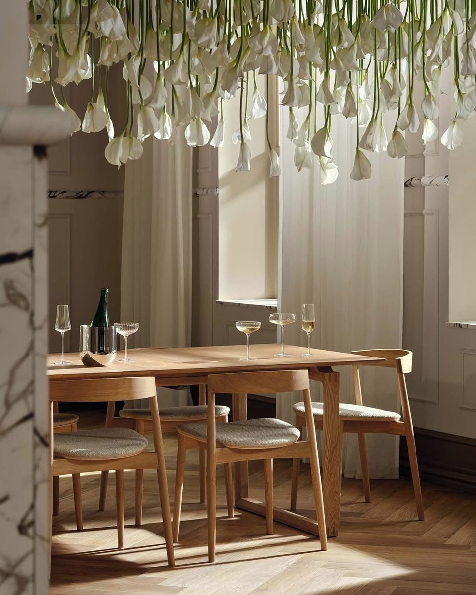 sidneyvo_0or's tweet photo. g the new Kuma dining table 🍽️

Built to bring people together – designed to last for decades. Kuma is a timeless piece that accommodates up to 20 guests when extended, perfect for special occasions. It can include up to four extension leav... https://t.co/ZVwD7oVT8S