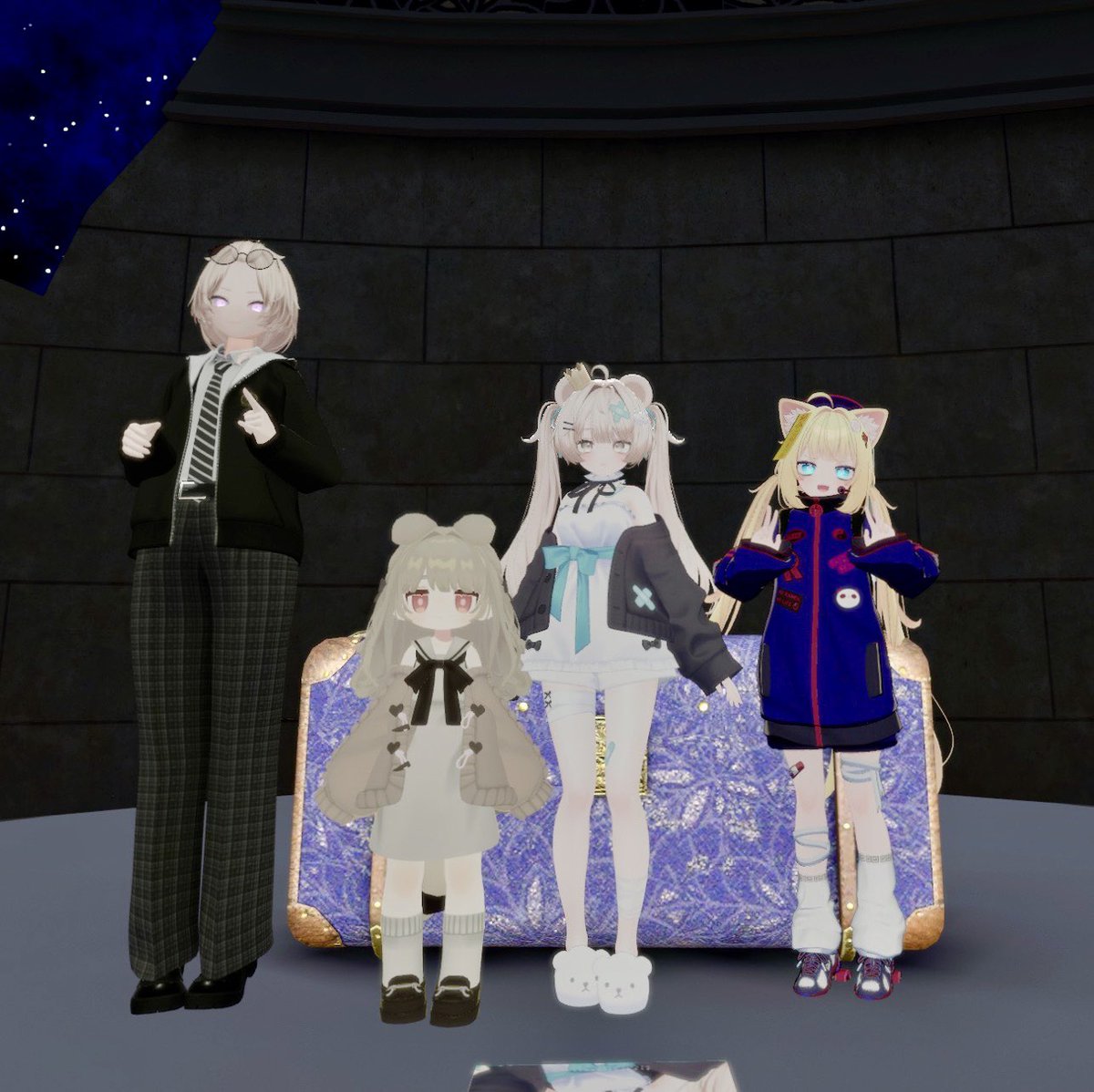 Robin_18_vrc's tweet photo. 1番右の人、初心者案内の最初と最後だけ同席して、最後にみんなで写真撮ろうよとか言い出して、なんなんコイツって思った https://t.co/SmbtYCPeEL