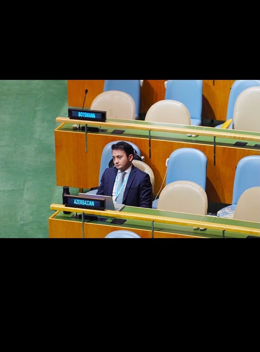 Ferotmii's tweet photo. Merhabalar fazla takipçim olmadığını fazla insanın beni görmediğini biliyorum 
Bu yazıyı gören herhangi bir Azerbaycanlı lütfen yorum yapsın
İran’dan sonra hedefimiz Türkiye’dir diyen İsrail’i dost olarak mı görüyorsunuz? https://t.co/1PrU9k6H9W