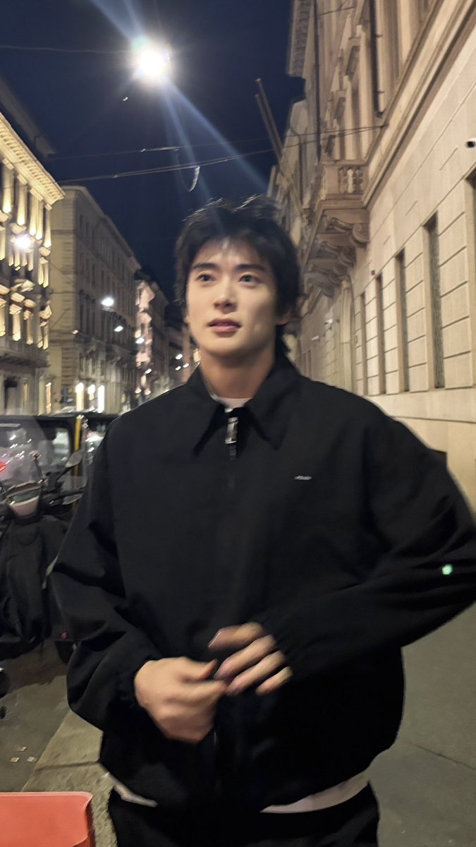 yunofull's tweet photo. jaehyun and his blurry pics https://t.co/nxPaqVn8FR