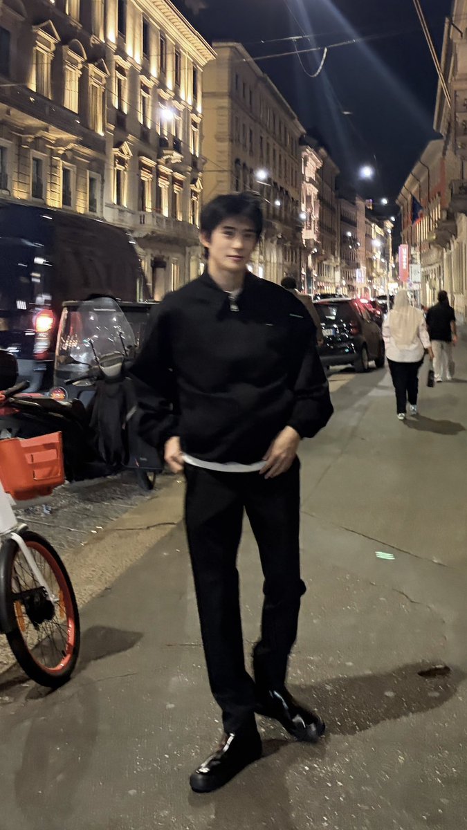 yunofull's tweet photo. jaehyun and his blurry pics https://t.co/nxPaqVn8FR