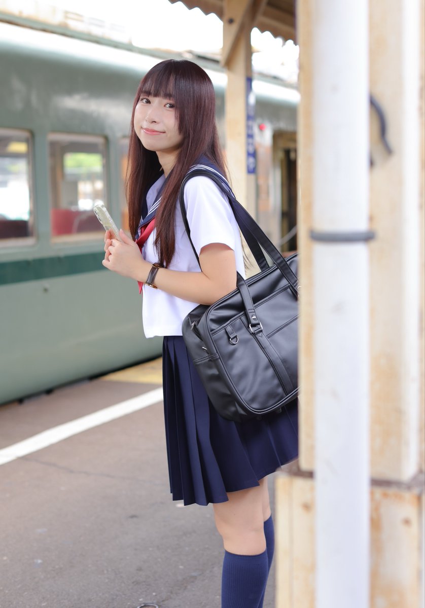 gomatk's tweet photo. こちらは普通列車です🚃

リク撮: 来夢さん

#静岡モデル
#駅ポトレ
#大井川鐵道
#制服
#姫カット https://t.co/ZjhbIMZ7aA