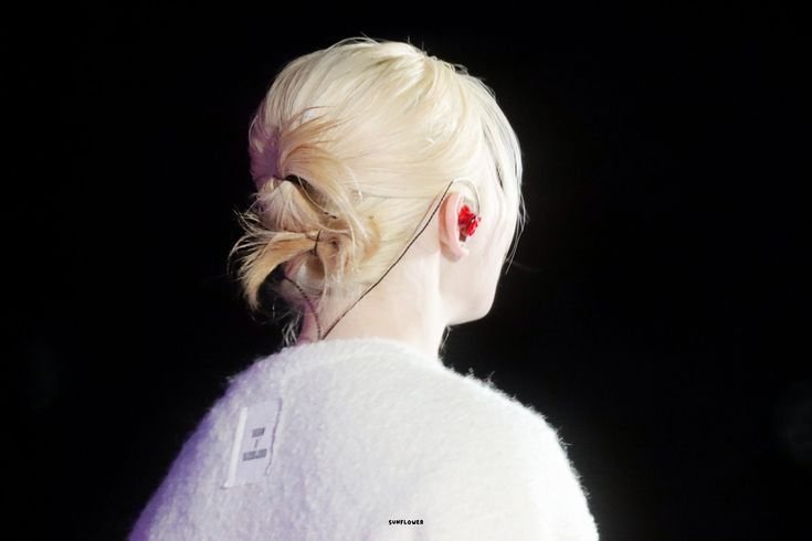 wooziiversee_'s tweet photo. ⭑ D-169 ⭑
~ still not over woozi’s blonde hair buns ♡ #우지 #woozi https://t.co/rSTXNSwlfV