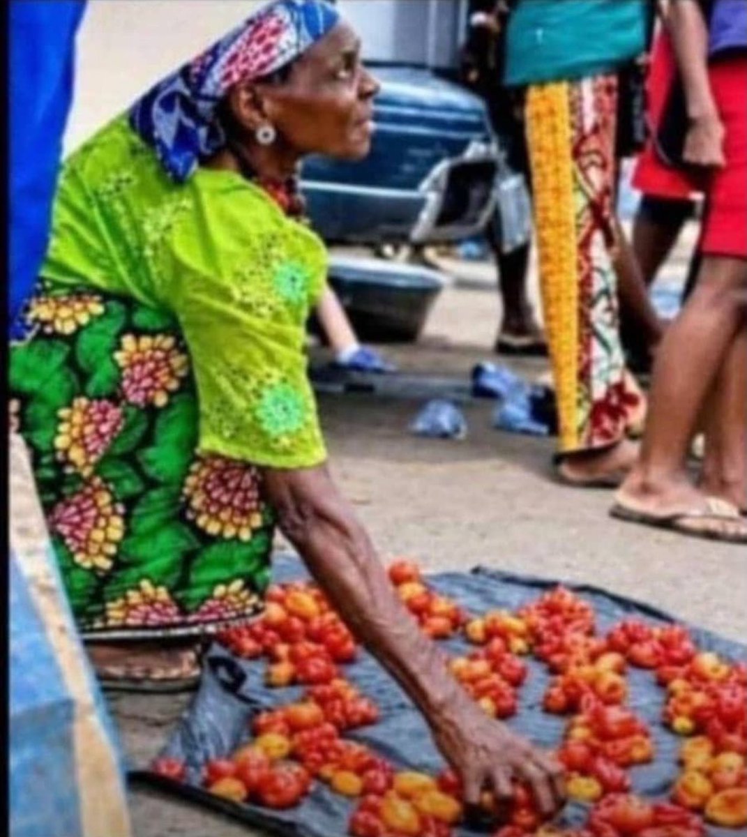Aysho_'s tweet photo. When buying from them don't over price just pay, they're not selling to get rich, they just want to survive. 🥹🙏 https://t.co/sZPneuyieL
