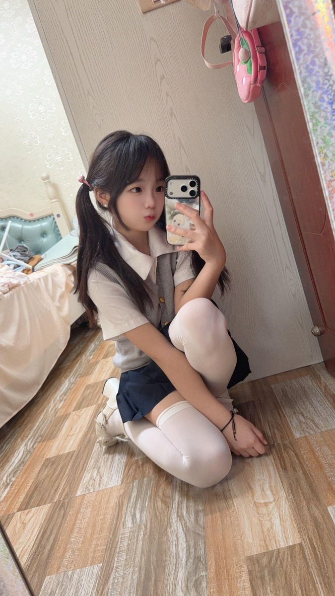 dguz_94's tweet photo. 我赏月，你们赏福

有人想锐评一下我16岁的福嘛 🥹   

粉粉嫩嫩

不要🚪赶紧看，我要删了… https://t.co/QWjxnNCUg0