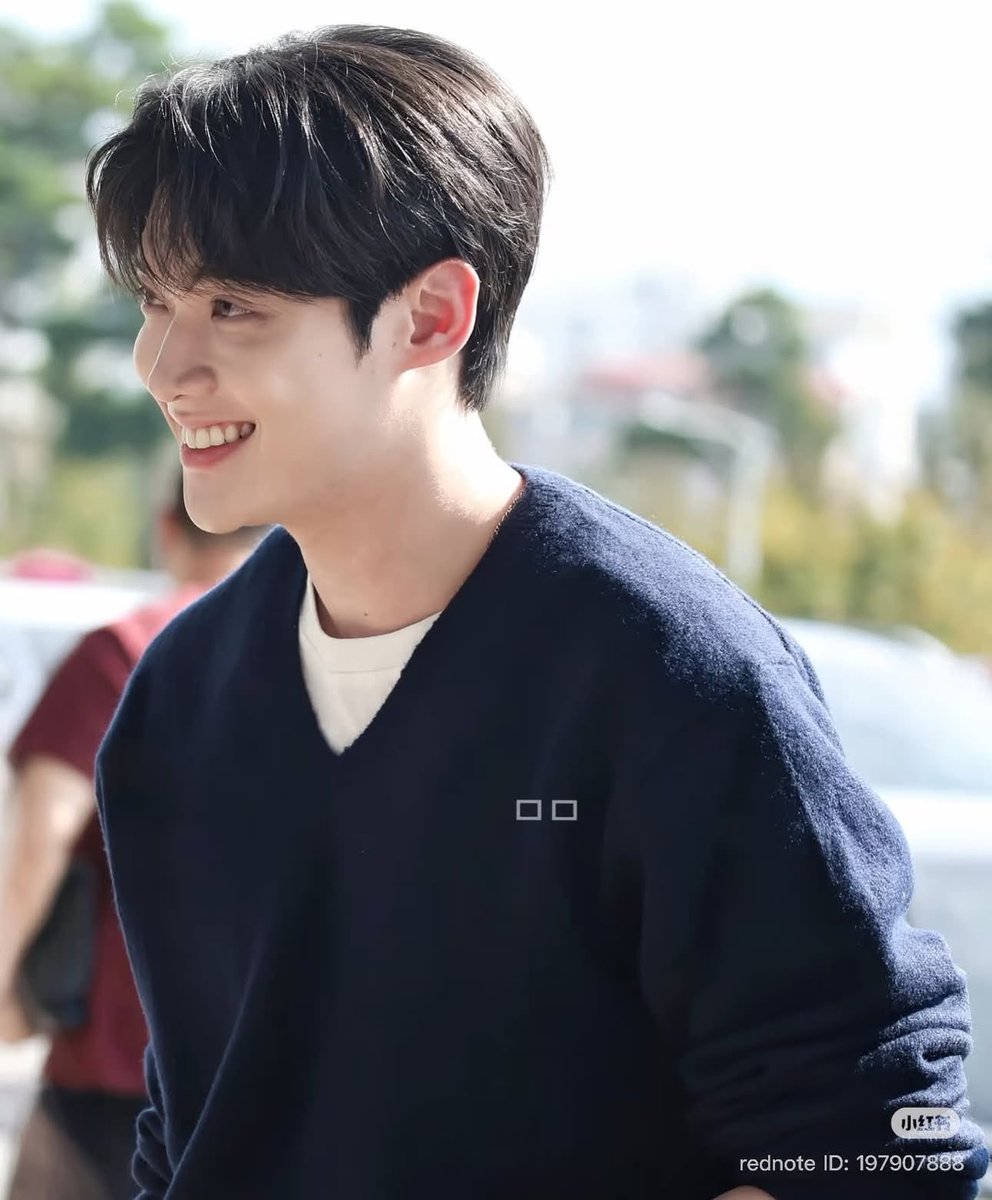 kys_vnf's tweet photo. Cún xinh ☀️

#김윤식
#KIMYOONSIK #KIMYOONSIKPARISFASHIONWEEK https://t.co/MVAM8RP9qb