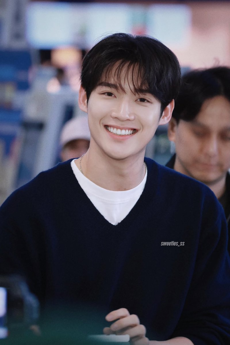 kys_vnf's tweet photo. Cún xinh ☀️

#김윤식
#KIMYOONSIK #KIMYOONSIKPARISFASHIONWEEK https://t.co/MVAM8RP9qb