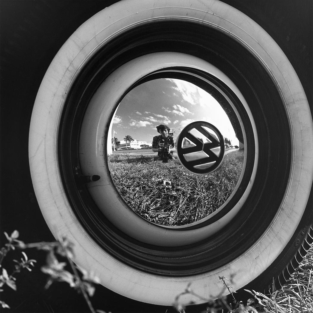 womensart1's tweet photo. Vivian Maier (1926-2009), posthumously critically acclaimed, prolific US street photographer #womensart https://t.co/Td7Lxd4nHJ