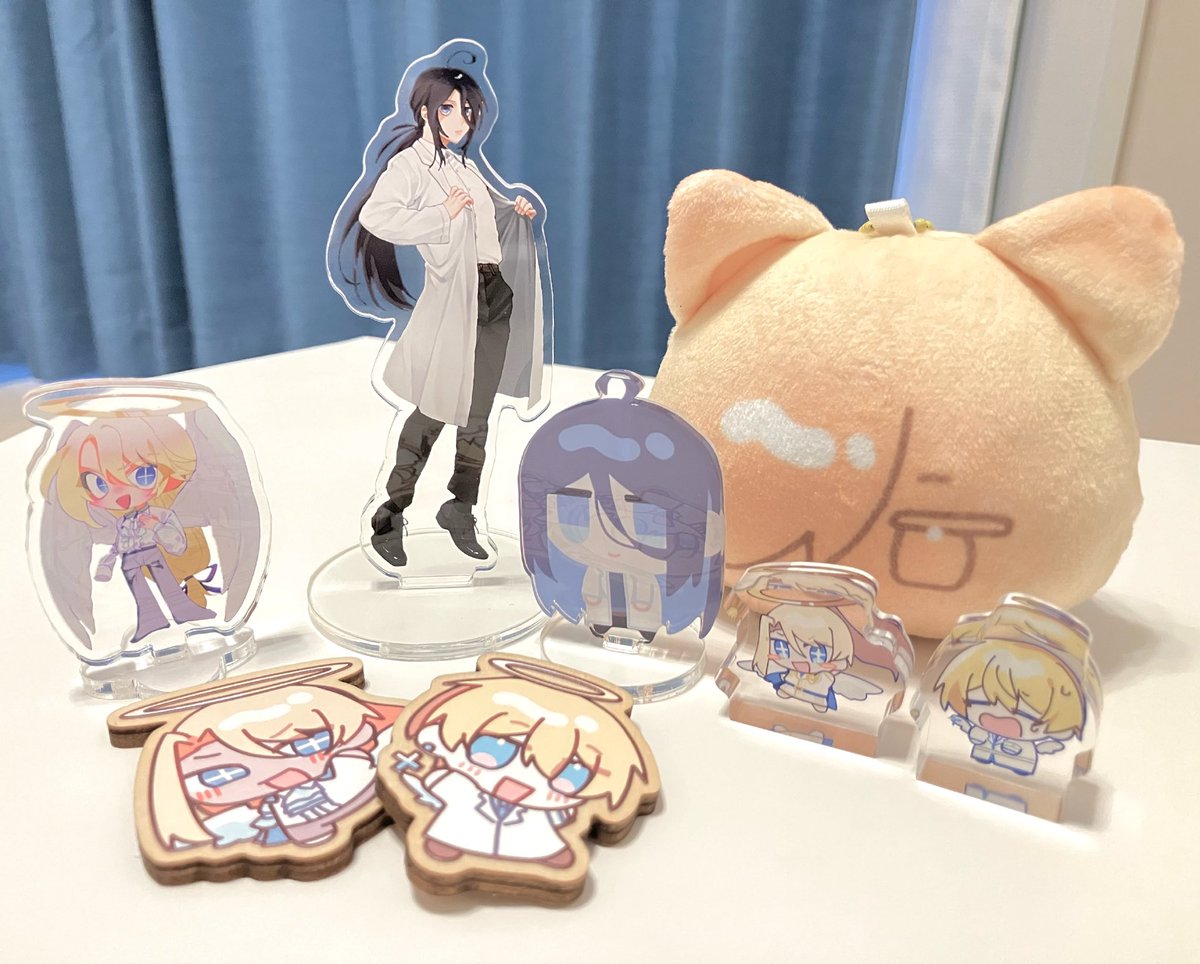 Zucchini_531's tweet photo. 完全自分用自創作グッズいろいろ届いた🎶
左2つのアクスタの絵は友人(@ hpp00f)(@ sikura_4)に描いてもらいました✌️
全部かわいいね…… https://t.co/HBQZVgSj5l