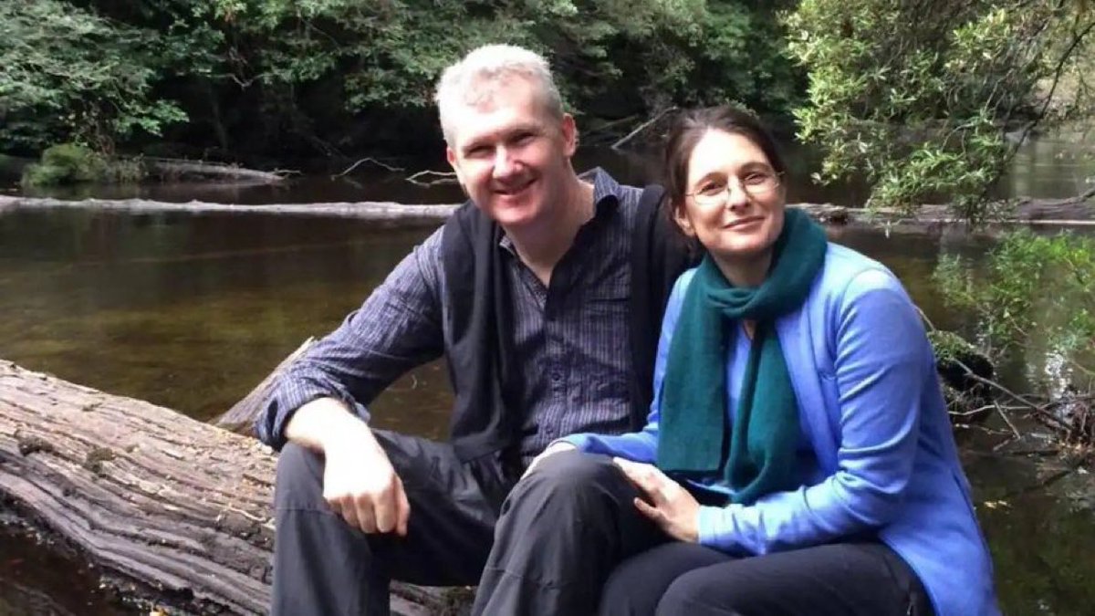 FreedomAus80100's tweet photo. Don’t forget Tony Burke flew this staffer to Spain,  first class, on the taxpayers purse, $48,000, while still married to his wife. 

Later on, he split from his wife and married the staffer.

We can’t get rid of these guys soon enough https://t.co/pYVm5BFLvS