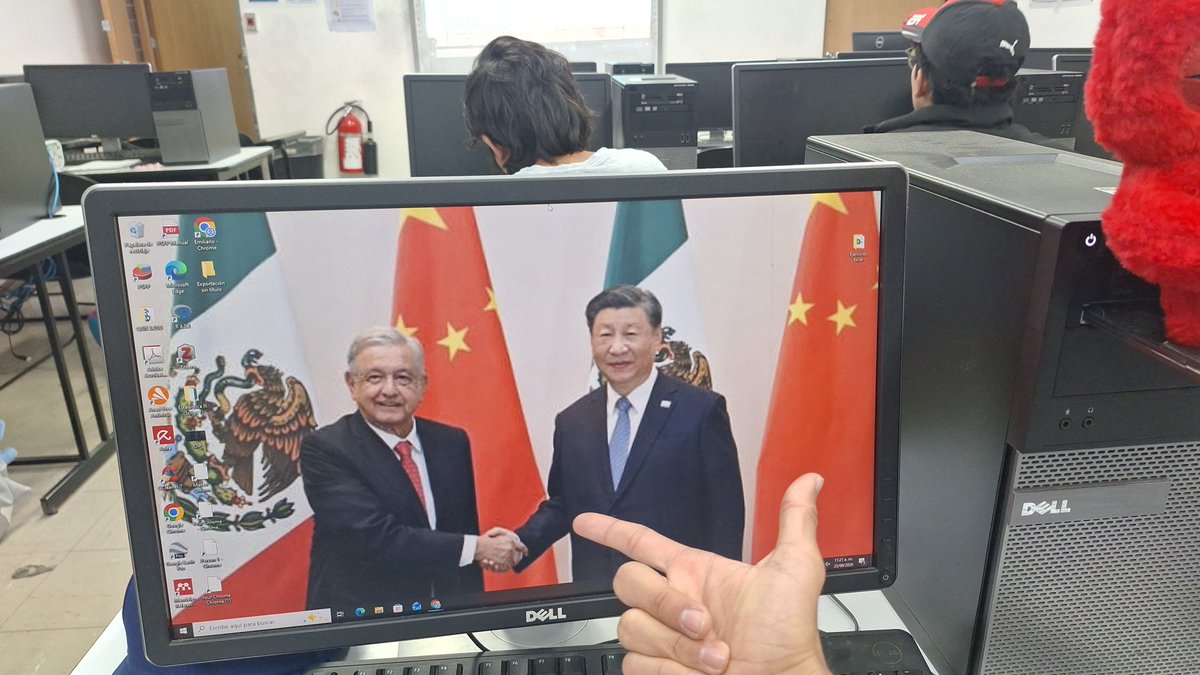 gaeloqueso's tweet photo. dumpsito chico unam https://t.co/MASpvJabD7