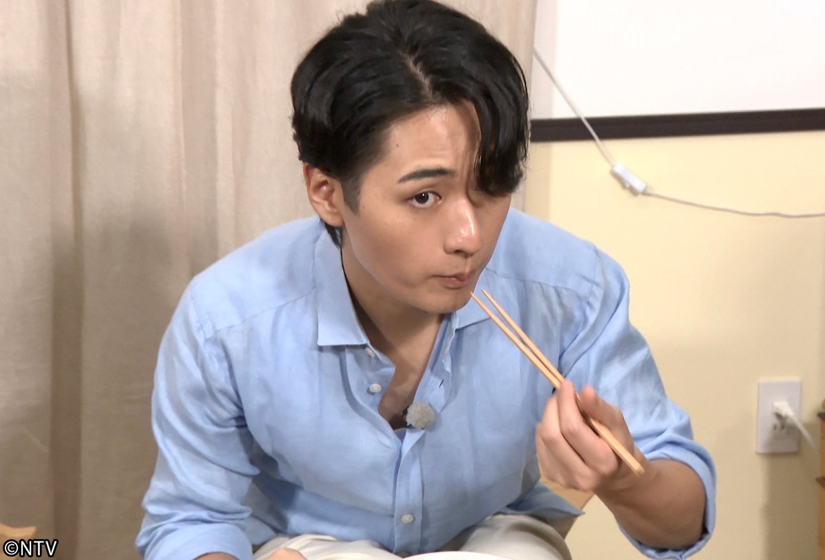 shu1tv's tweet photo. ⋱ 𝟗月𝟐𝟕日(日) の #シューイチ☝🏻⋰

9時25分頃からはまじっすか💡

#猪狩蒼弥 さんが
“偏食さん”を徹底調査🔍

今回の偏食さんは、なんと
20年間 毎日600mlの豆乳を摂る
モノマネ芸人 黒豆田聖子さん🥛

自宅には50種類以上の大豆が！
さらに…

🥛豆乳が苦手な人にもおすすめ！
　市販の豆乳3選を飲み比べ
🍳旨みを生かした豆乳絶品レシピも伝授！
　「豆乳おでん」
旬の柿を使った「豆乳杏仁豆腐」も！

猪狩くんのリアクションにも注目です👀
お楽しみに！

#KEYTOLIT @jr_official_X 
@nogochanmimic