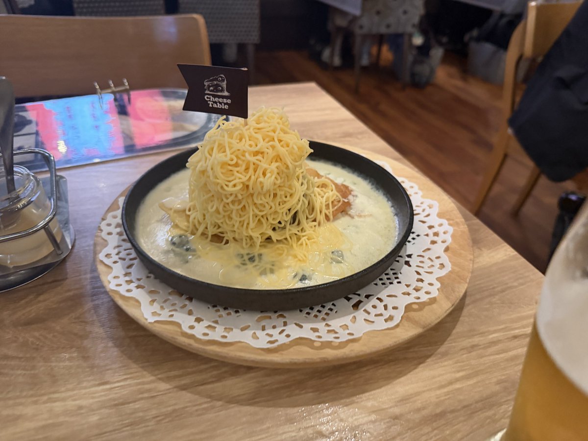 takayan_2525's tweet photo. 見た目だけ見るとスイーツだと思いきや、
これはハンバーグ！
モンブランの部分はチーズ。
食べたら原型すぐ無くなりました笑 https://t.co/k1aNQL4hbm