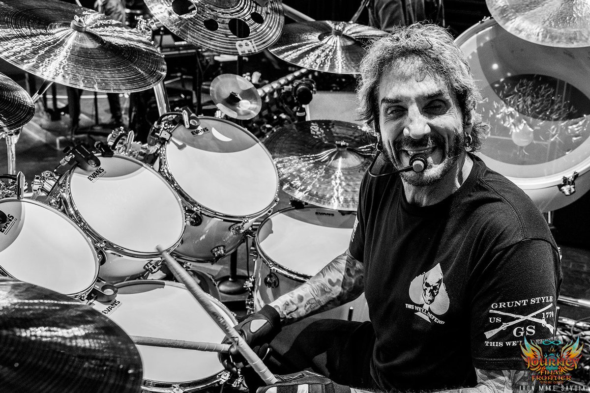 DeenTheDrummer's tweet photo. Laying down the groove in black and white. 
🖤🤍🥁

📷 @ironmikesavoia https://t.co/h7oID9Waj8
