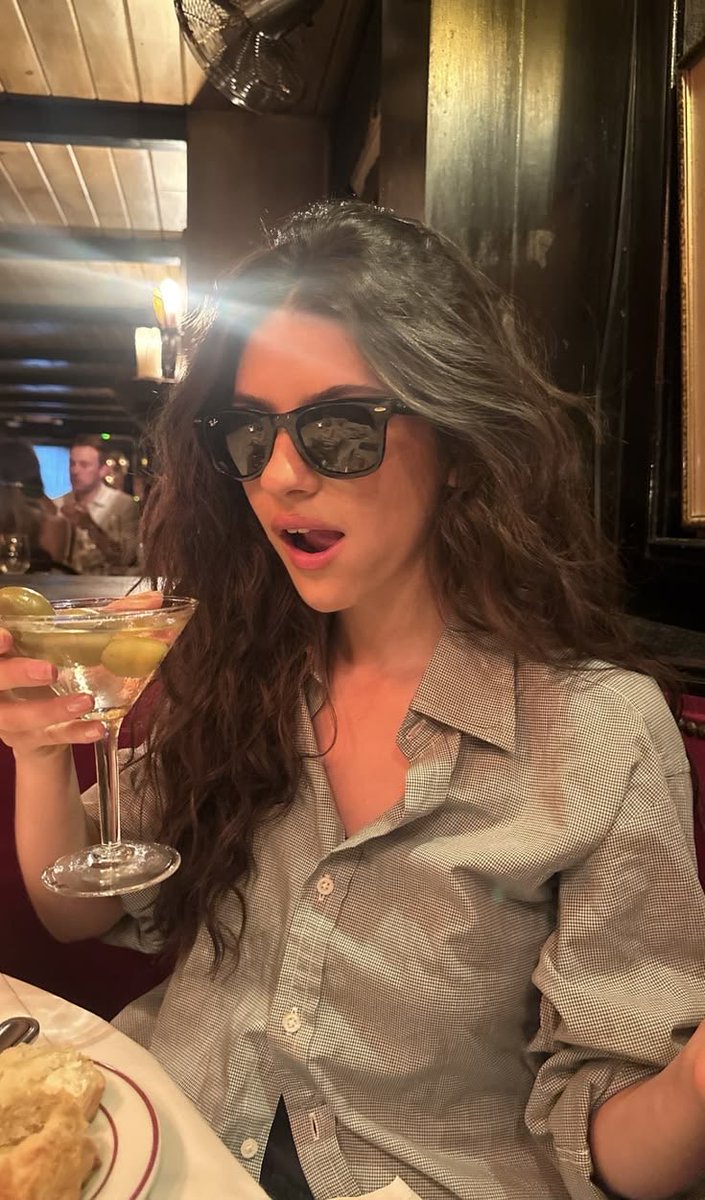 wowoowow__'s tweet photo. girl. spill the tea rn. https://t.co/azO0YTiJYh