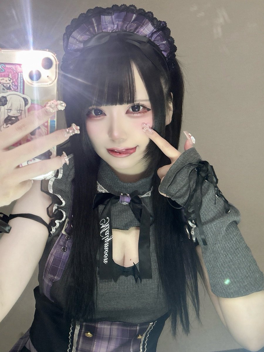 Zoevzti's tweet photo. 刚开始玩推 有没有男生来加qq的？ 就是聊聊天，发发视频！ 互看也可以 https://t.co/SGPxUmJxu5