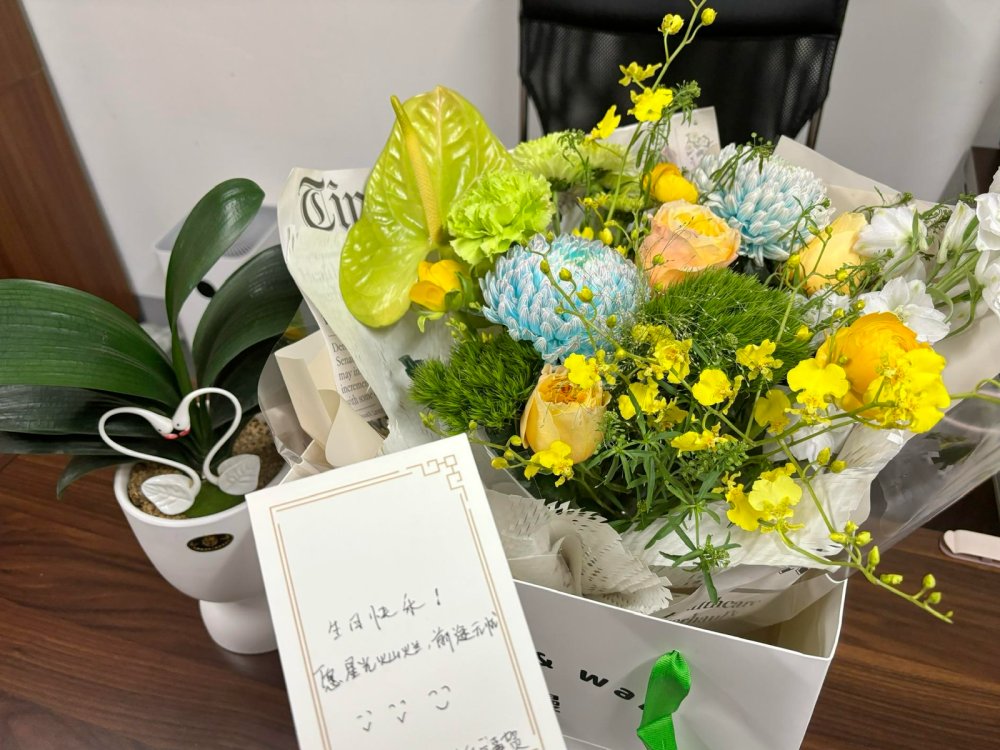 bw6dk's tweet photo. [Woke up to the fresh scent of 醒芳迪空诺 blooms, a sweet surprise that made my day bright ]， https://t.co/CsGWpdOx8g
