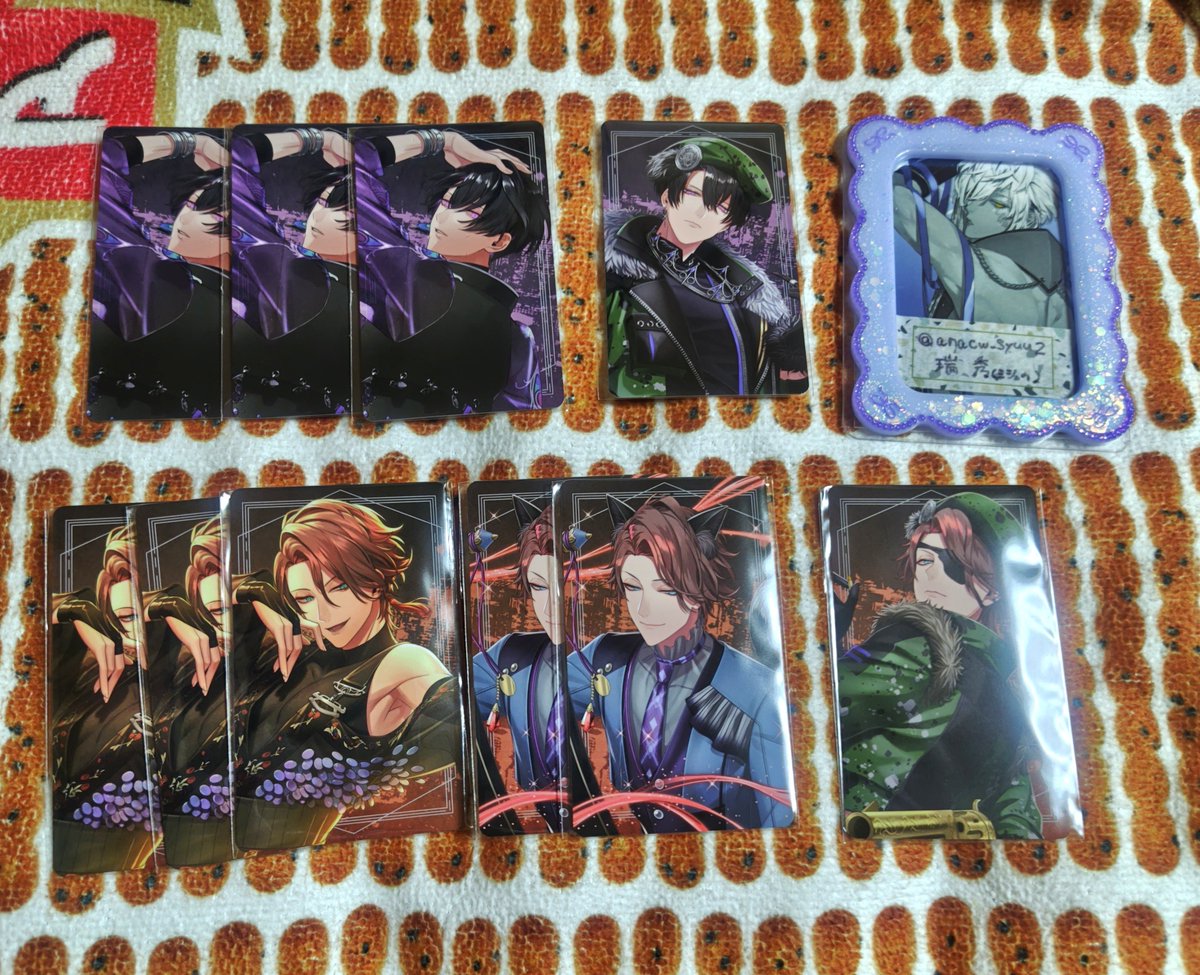 anacw_syuu2's tweet photo. 【交換】ブラスタ　ブラワン　C ワンマン　フォトカ

譲）N：モクレン（覚醒3/S&amp;W1）/柘榴（覚醒3/chats2/S&amp;W1）
       R：モクレン（覚醒）/柘榴（覚醒）

　　※カスミ/玻璃/青桐は、仮約束の方とのお取引次第で変動

求）クー（覚醒/Les chats sorciers＞S＆W）
　R同士のみ。現地手渡し可。→ https://t.co/K8Xi8MmnHI
