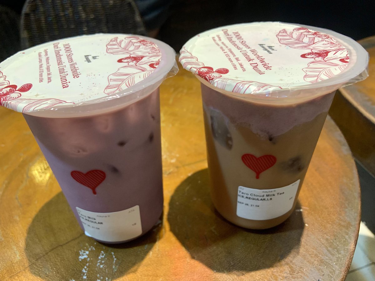 fingerburgeer's tweet photo. @lngsho4shotis milk tea!!! ENAK BGTT ☝🏻☝🏻☝🏻☝🏻 https://t.co/4m86i8mzqX