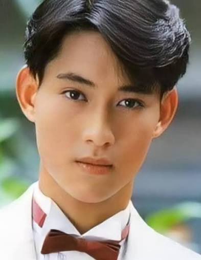 koei129's tweet photo. โอ้โหหชั้นให้เลย ดาราเบ้าหน้าฟ้าประทานที่สุดในยุคนี้เลยป่ะ ‘องศา ธีธัช คุ้มเมือง‘ ไวบ์พระเอกยุค 90 ที่รอคอย ชั้นนึกถึงคุณธรรม์ โทณะวณิก พระเอกสุดหล่อในยุคนั้น

#OngsaTheethuch #ongsacelcius #องศาธีธัช https://t.co/ys4XI9knYt