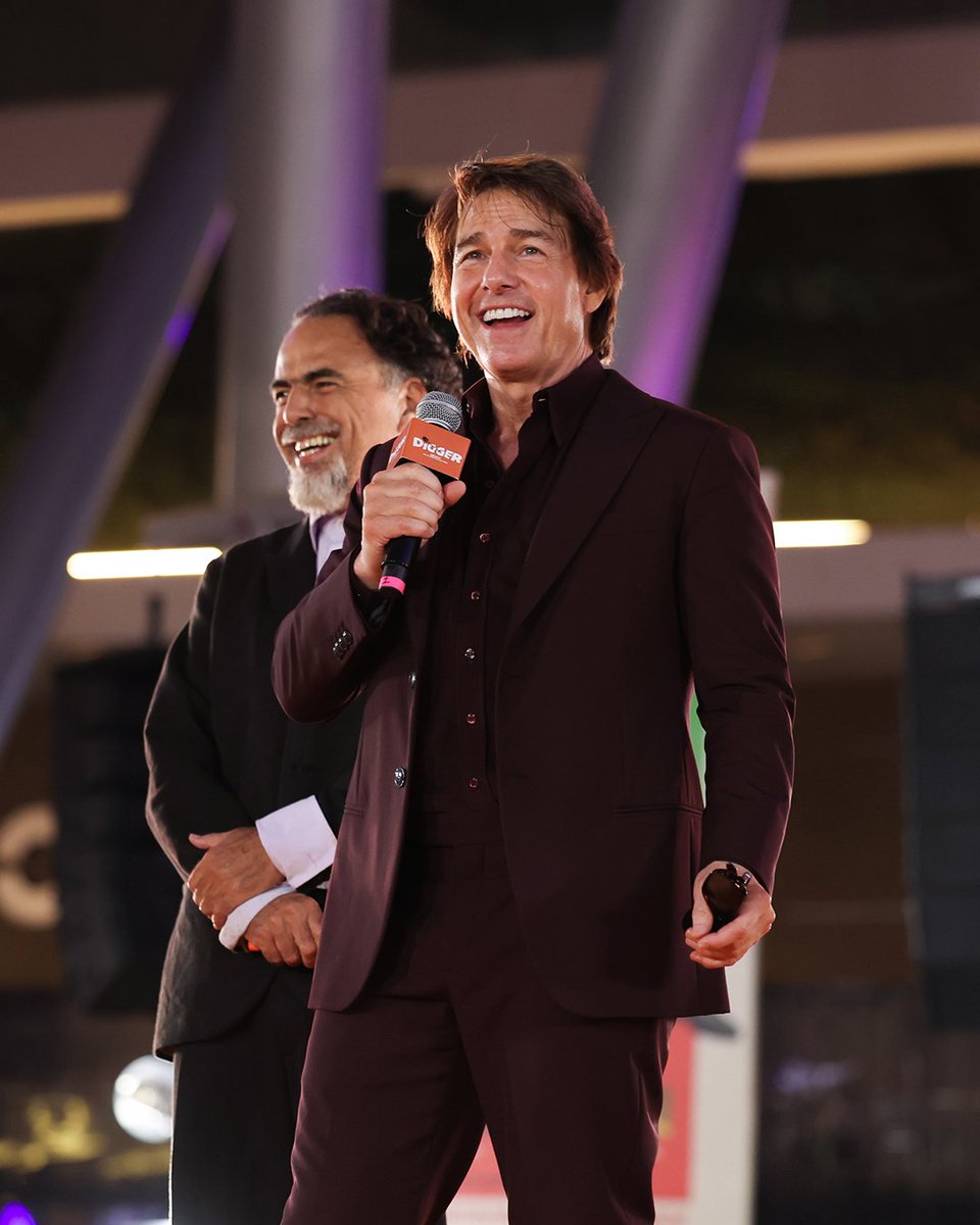TomCruise's tweet photo. Mexico City! To share DIGGER alongside my dear friend Alejandro González Iñárritu in this extraordinary city has been a true privilege. Your excitement and enthusiasm for this film was incredible to be immersed in. Thank you to all who came out!

1/2 https://t.co/Iet7xsBIJJ