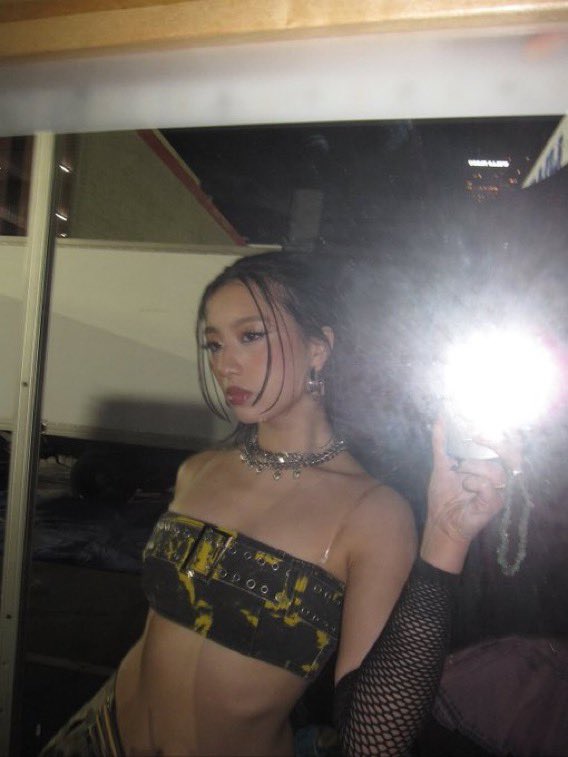 grlsinthechat's tweet photo. fine shyt just posted #hello 🤓 https://t.co/4UxzFlnBcS