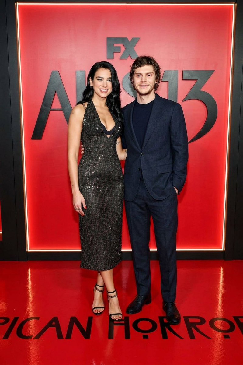W4yne_0's tweet photo. Hoy toco asistir a la premier de mi papรก y simplemente no puedo dejar de decir lo orgullosa que estoy de ser hija de alguien tan absolutamente admirable como el, love u dadโค๏ธโ๐ฉน๐ซ
โ #๐๐๐ฆ๐ญ๐ฏแดฟแดพ #AHSRoleplay https://t.co/oFdyd7VGAV