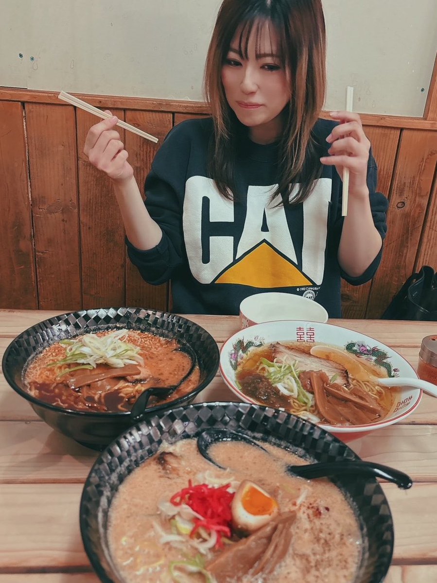 kanami19840703's tweet photo. なぎ視点のＣＡＴ女子
 #大和  #ラーメン  #二人で3杯  #ＣＡＴ
 #キャタピラー  #古着  #なぎ視点 https://t.co/pc6zJwx2f4