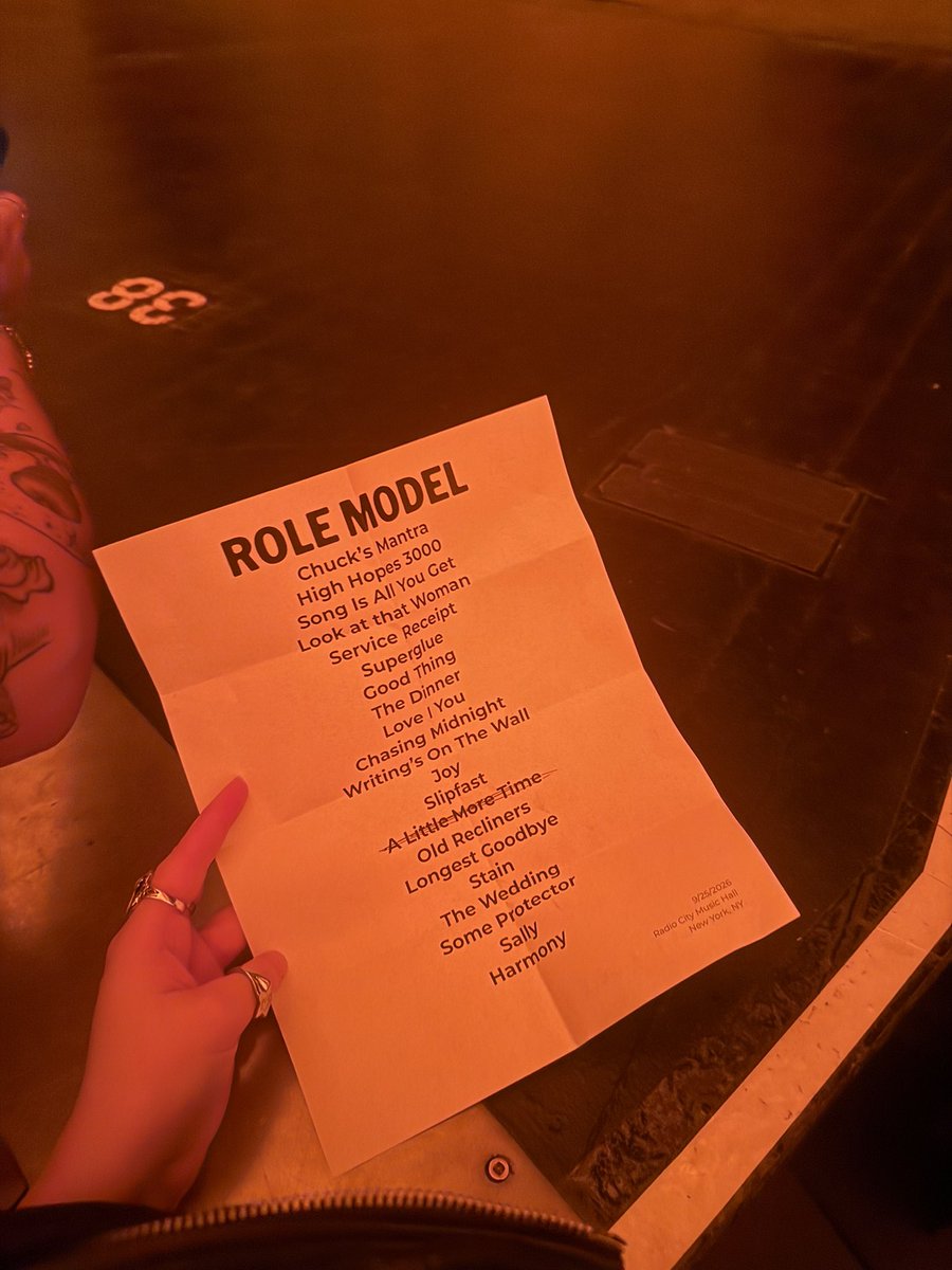 mnibrooke's tweet photo. made friends w the guitar tech while at work today and was gifted the setlist #thankchuck shoutout fink! https://t.co/cM8r7EoywW